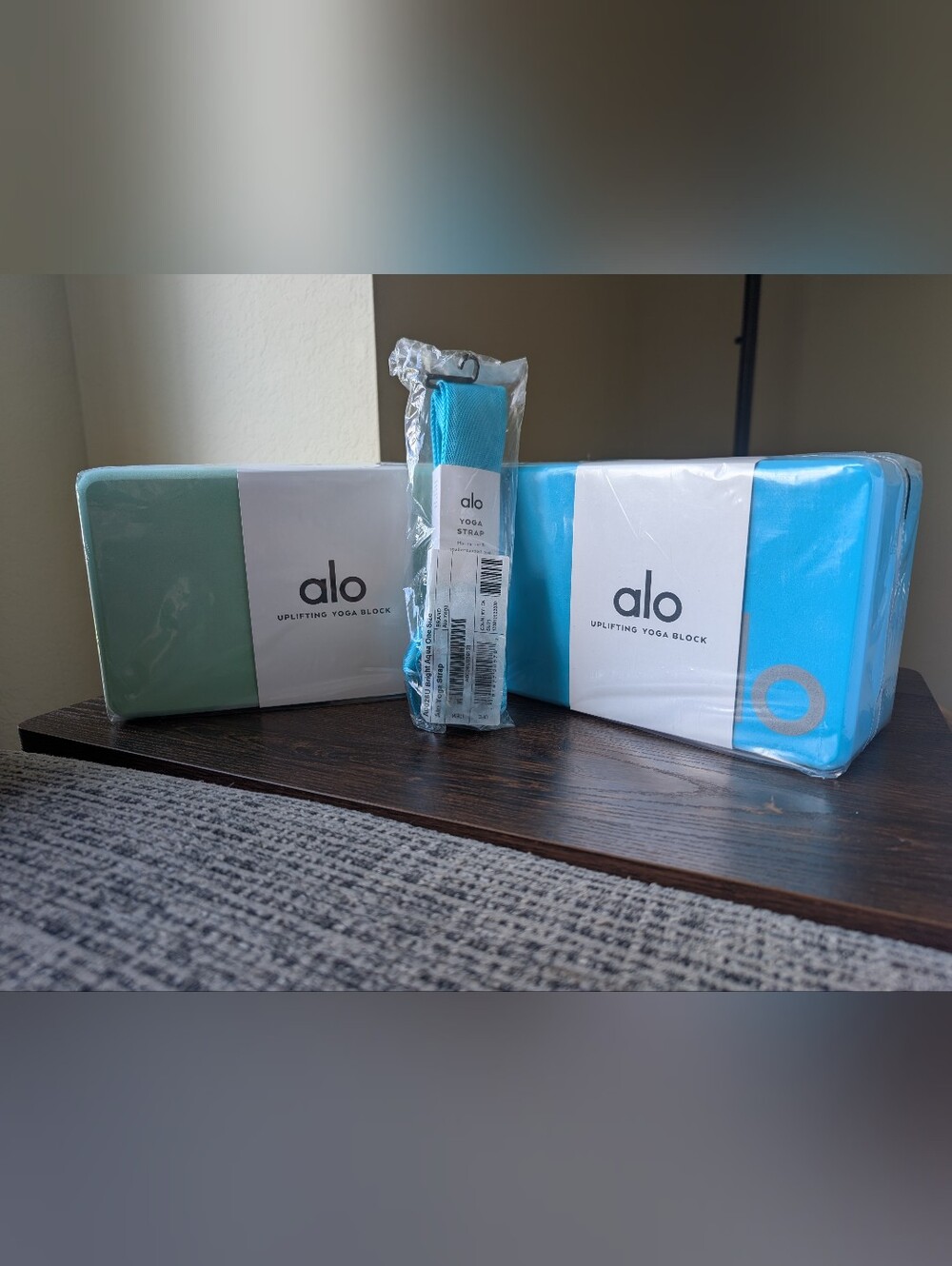 NWT Alo Yoga Blue Green Yoga Blocks And Blue Yoga Strap